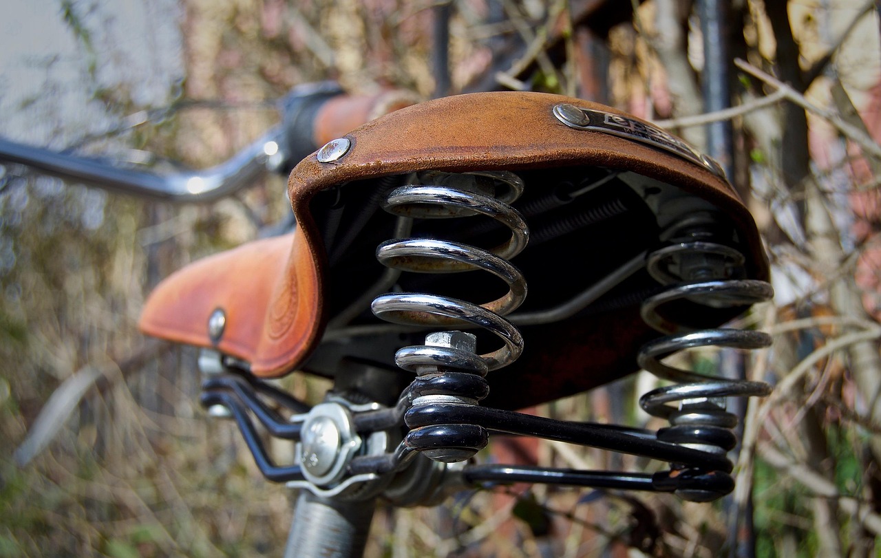 saddle, bicycle saddle, leather saddle, suspension, handwork, leather, feather, manufactory, detail, nostalgia, comfortable, tanned, shot down, used, retracted, saddle, saddle, saddle, saddle, saddle, tanned